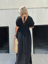 Kleid mit V-Ausschnitt, Schlitz und geraffter Taille (2 kaufen, kostenloser Versand)