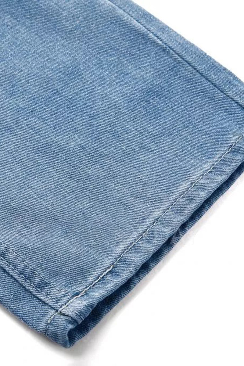 Zerrissene tief sitzende Jeans mit Knopfleiste