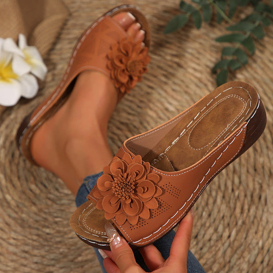 Damen Keilabsatzsandalen mit Blumenmuster – offene Pantoletten für lässige Sommerausflüge