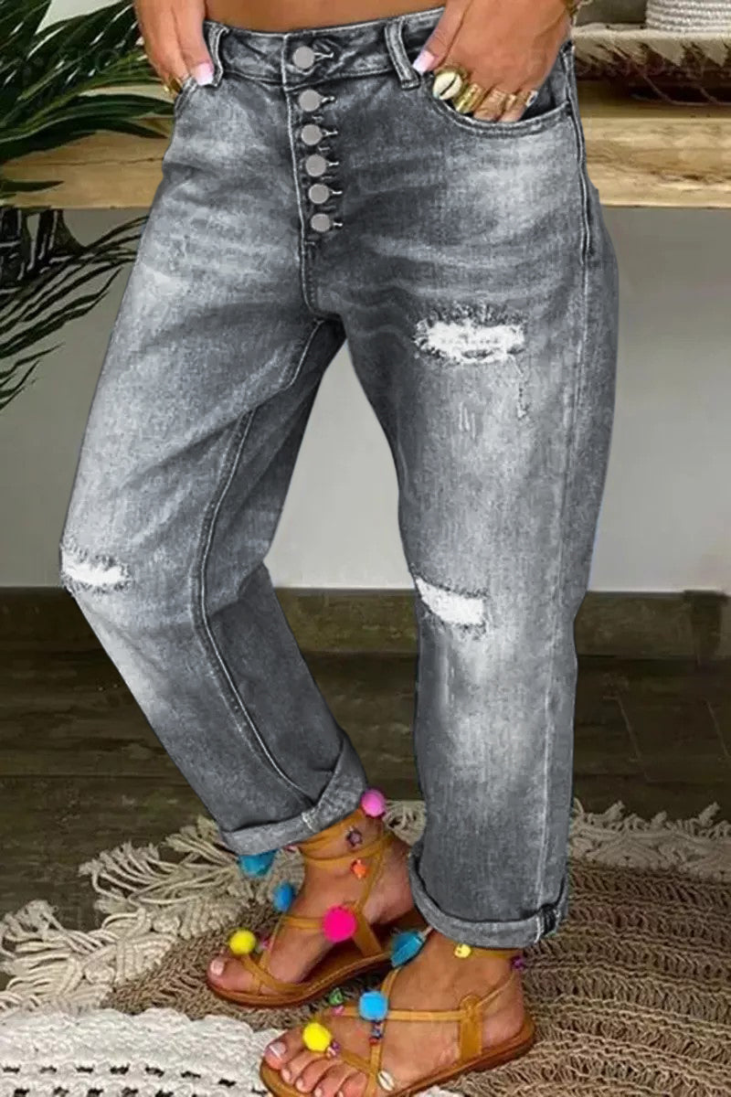 Zerrissene tief sitzende Jeans mit Knopfleiste