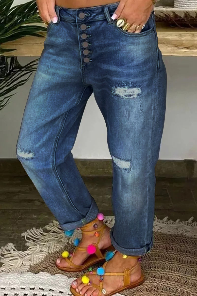 Zerrissene tief sitzende Jeans mit Knopfleiste