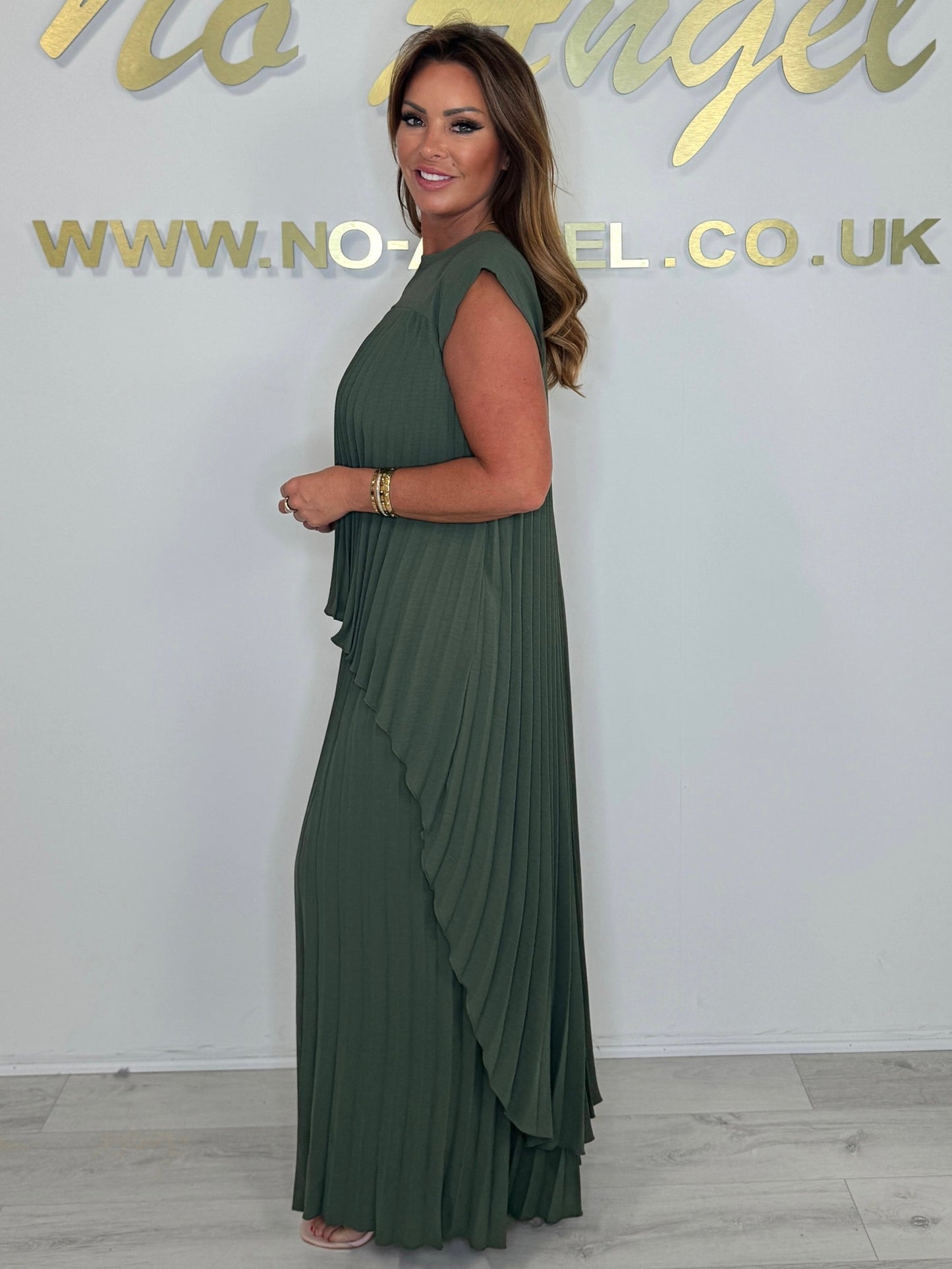 Pleated Two-Piece Set – High-Low Top & Wide-Leg Trousers Casual Outfit