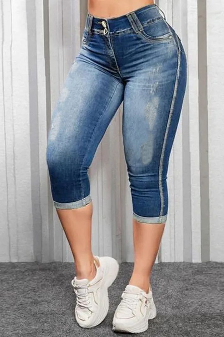 Zerrissene Capri-Jeans mit Umschlagsaum