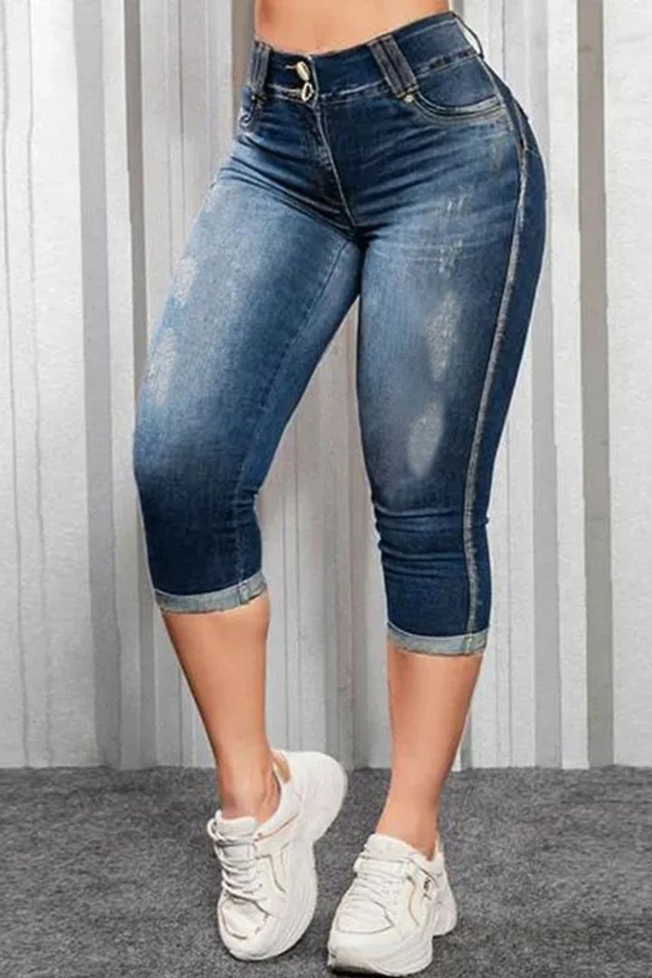 Zerrissene Capri-Jeans mit Umschlagsaum