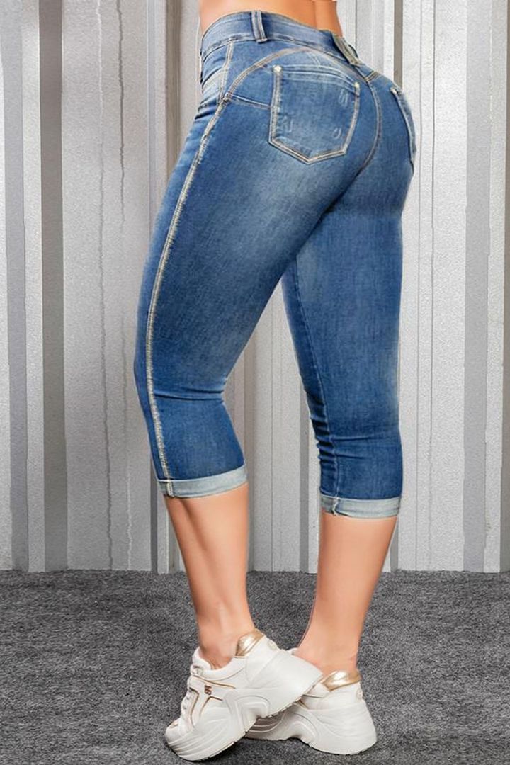 Zerrissene Capri-Jeans mit Umschlagsaum