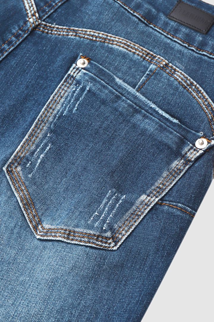 Zerrissene Capri-Jeans mit Umschlagsaum