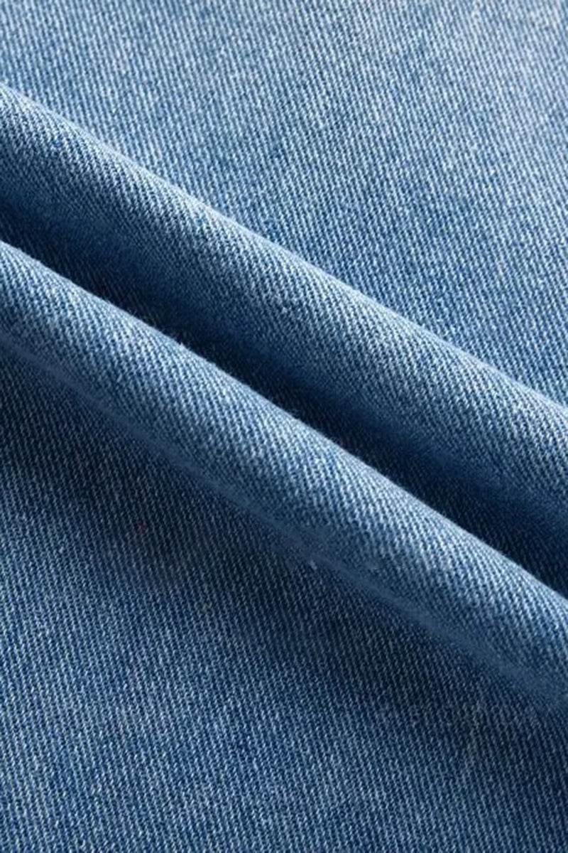 Zerrissene tief sitzende Jeans mit Knopfleiste