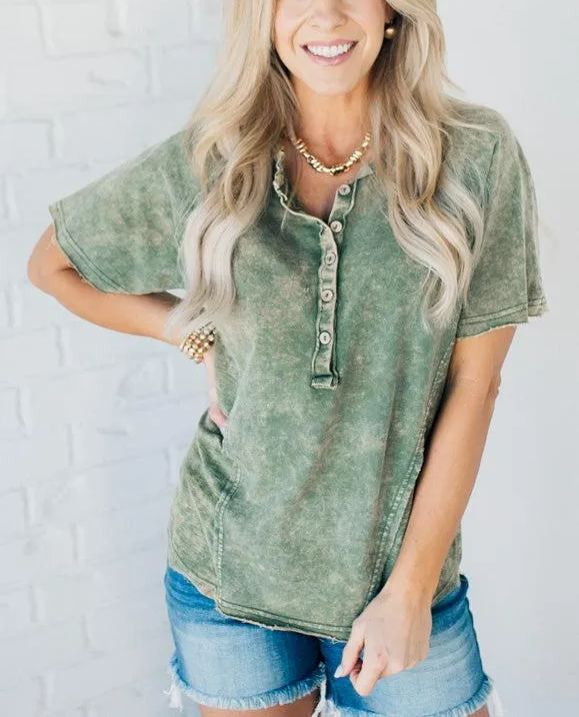 Damen-T-Shirt mit Waschung und Knöpfen (2 kaufen, kostenloser Versand)