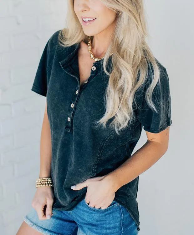 Damen-T-Shirt mit Waschung und Knöpfen (2 kaufen, kostenloser Versand)